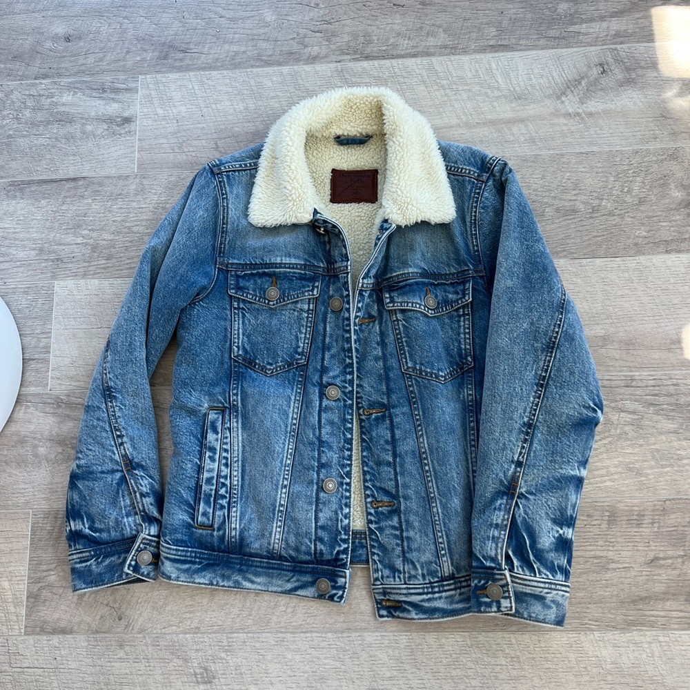 Abercrombie & Fitch Sherpa lined jeans jacket